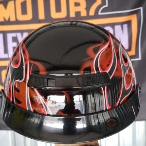 Motorcycle helmet with red flames